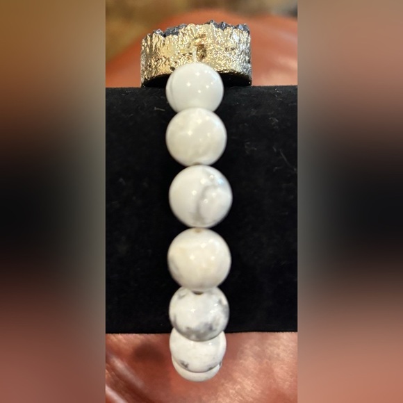 Stretchy Howlite Bracelet with Black Druzy Agate Charm - Picture 2 of 2